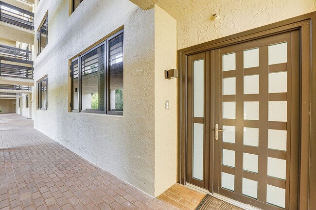 Building Photo - 1109 Gulf of Mexico Dr