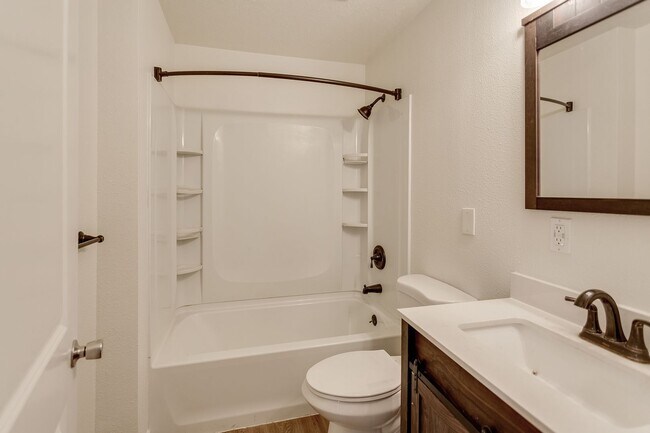 Building Photo - Spacious 2BR Home with Loft, Warehouse & Private River Access Mulino, OR