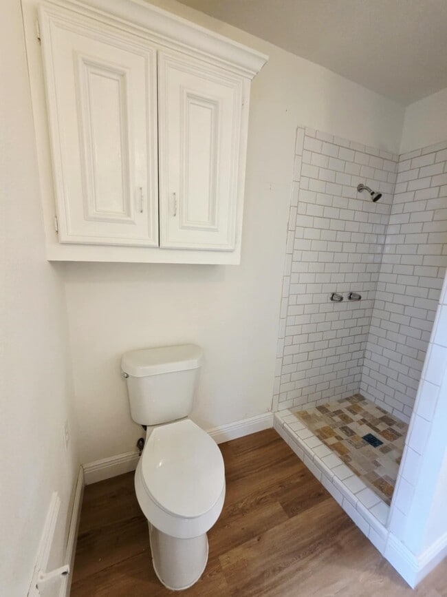 Building Photo - 6219 Saxon Dr