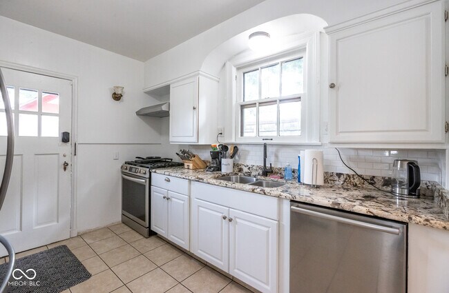 Building Photo - 3605 Hemlock Ave