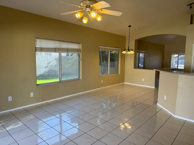 Building Photo - GORGEOUS 3 BEDROOM 2 BATH CUL DE SAC HOME FOR RENT