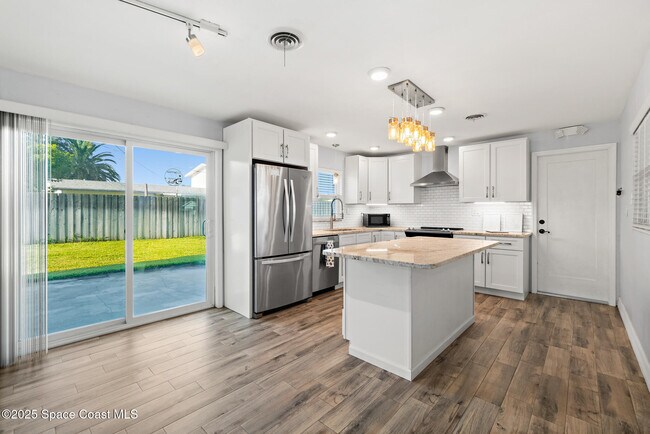 Building Photo - 346 Cyprus Dr