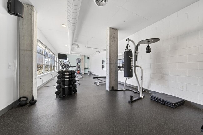 Building Photo - 1900 12th Ave S