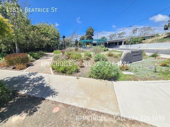 Building Photo - 11814 Beatrice St