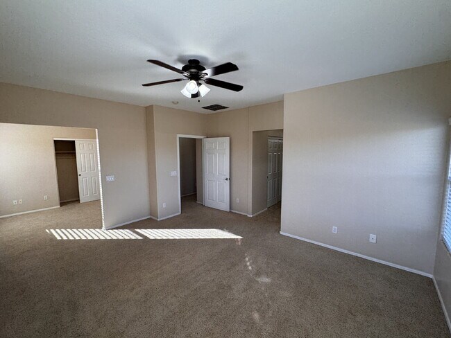 Building Photo - 18 W Desert Vista Trail