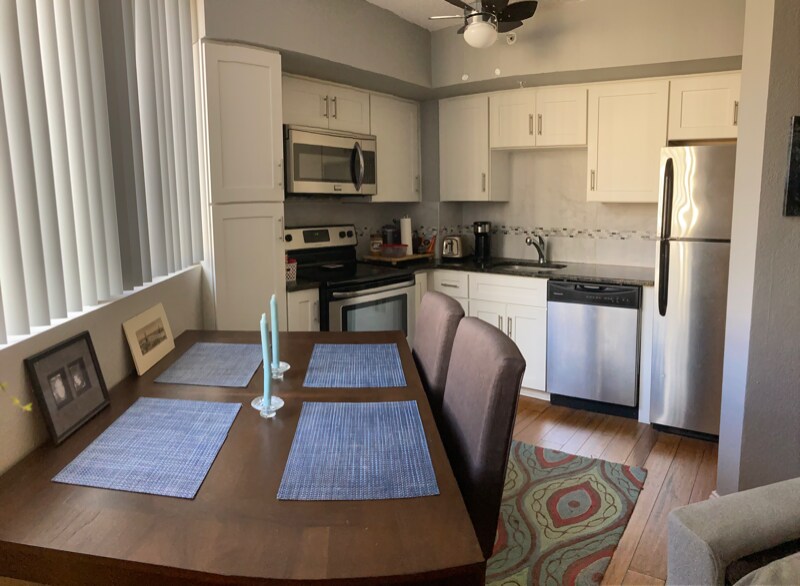 Building Photo - 470 3rd St S