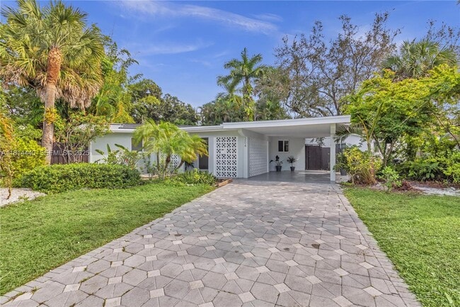 Building Photo - 204 SW 19th Ave