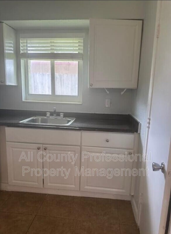 Building Photo - 332 SW 2nd Pl