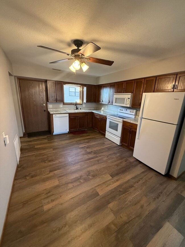 Building Photo - Main Level Townhome