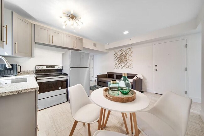 Building Photo - 1540 SW 22nd Ave