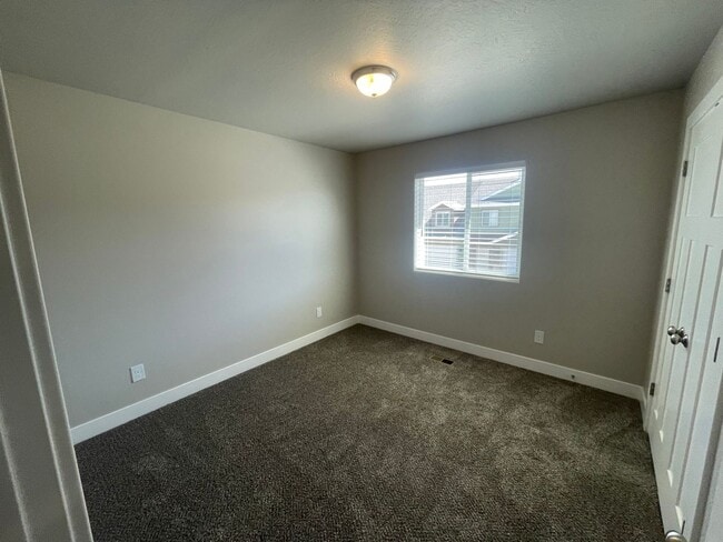 Building Photo - Cedar Reserve!