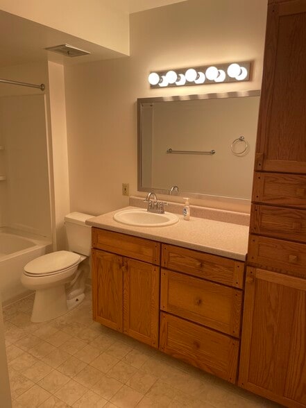 Bathroom - 2118 Pauline Blvd