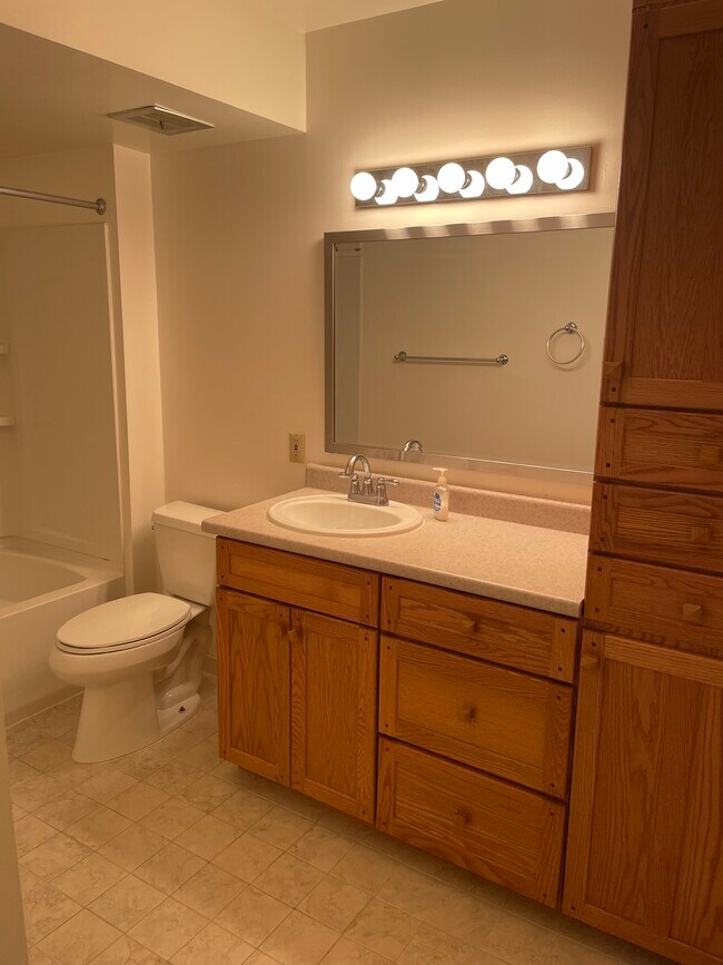 Bathroom - 2118 Pauline Blvd