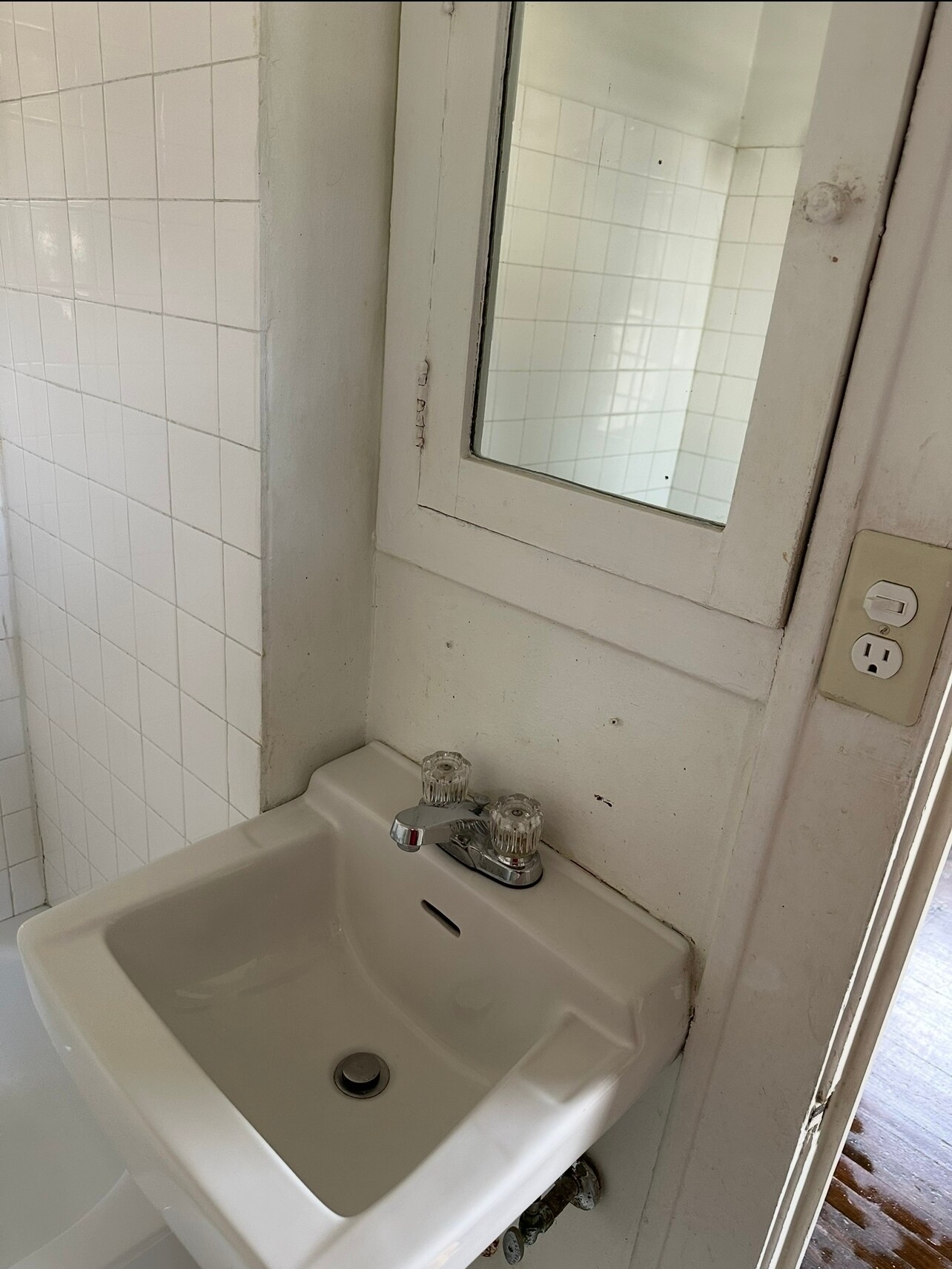 Bathroom - 1302 W Bell St