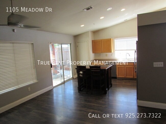 Building Photo - Beautiful 3 Bed, 2 Bath Home in Great Live...