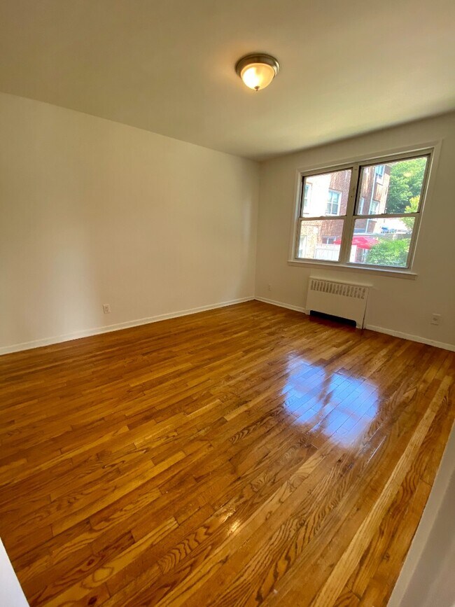 Building Photo - 157 White Plains Rd