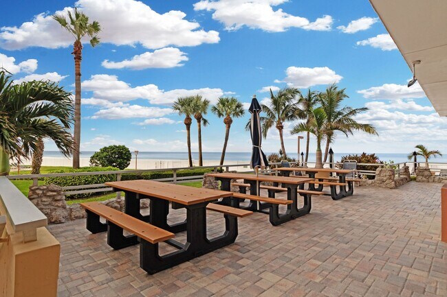Building Photo - Spacious 2-Bedroom Waterfront Condo in Redington Shores – Long-Term Rental!