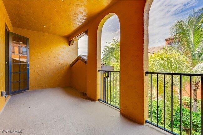 Building Photo - 9037 Alturas St