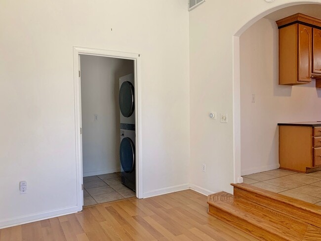 Building Photo - Charming 3 Bedroom Home in Hollister