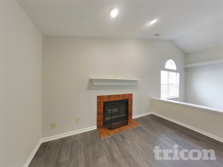 Building Photo - 6621 Pamona Cir