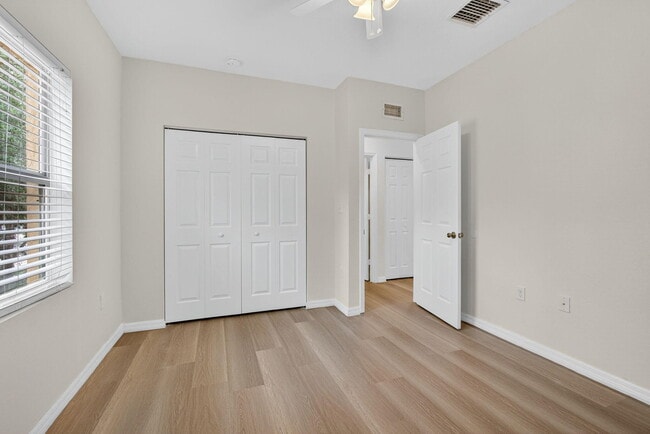 Building Photo - 513 Talia Cir