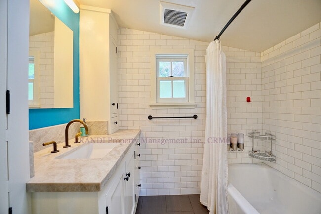 Building Photo - Lovely Two-Story Home With 3 Bedrooms and ...