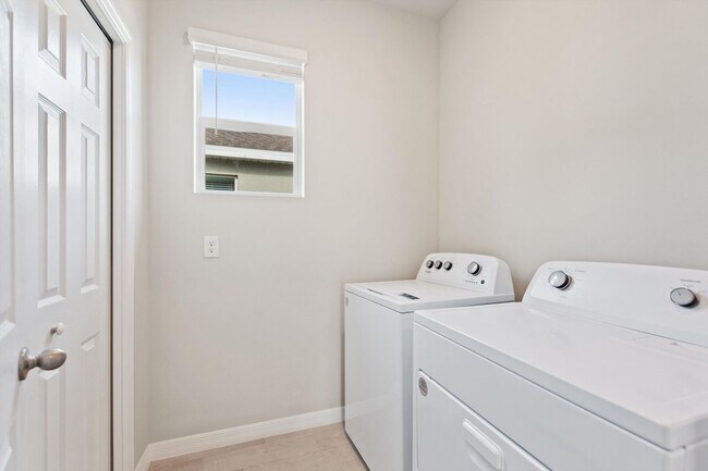 Building Photo - Deposit-Free! Modern, energy efficient hom...