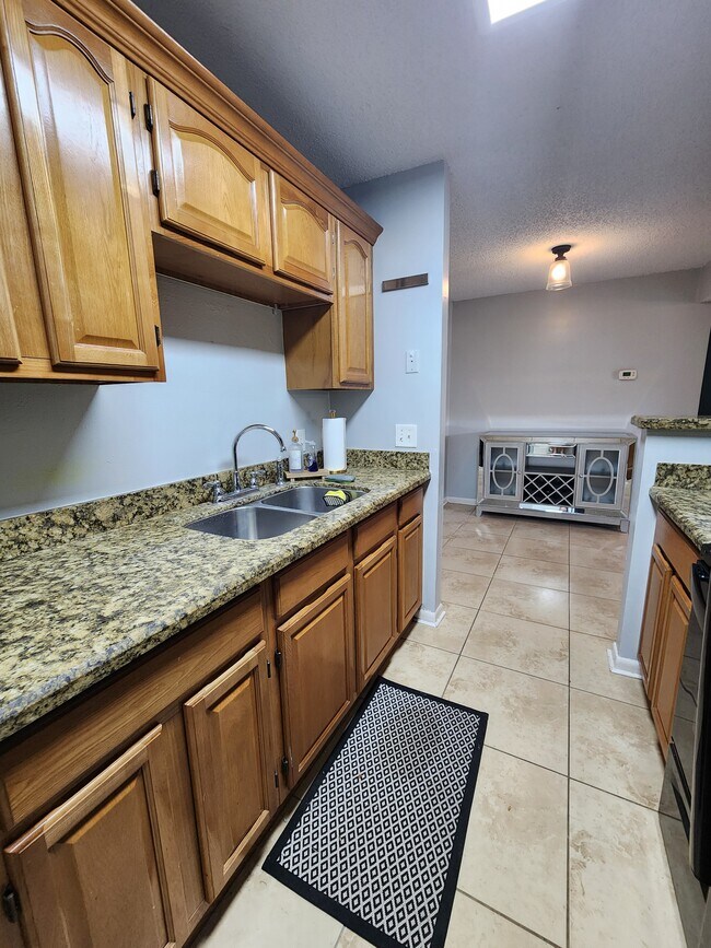 Building Photo - 455 Alt 19