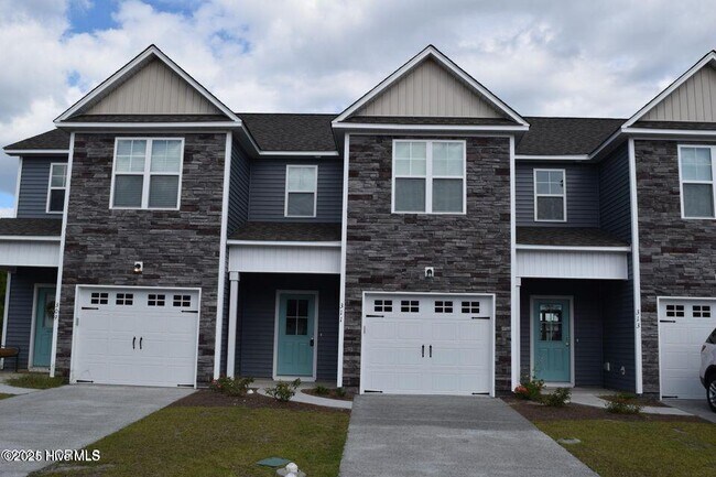 Primary Photo - 311 S Stingray Ln