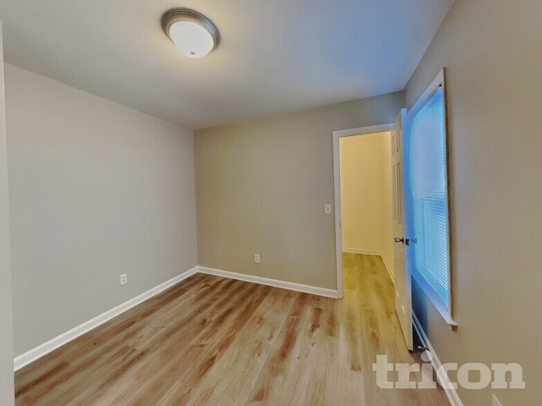 Building Photo - 112 Glengariff Ln