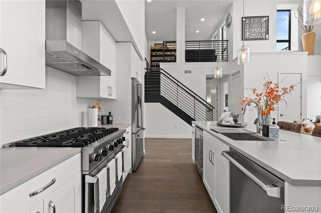 Building Photo - 1735 Central St