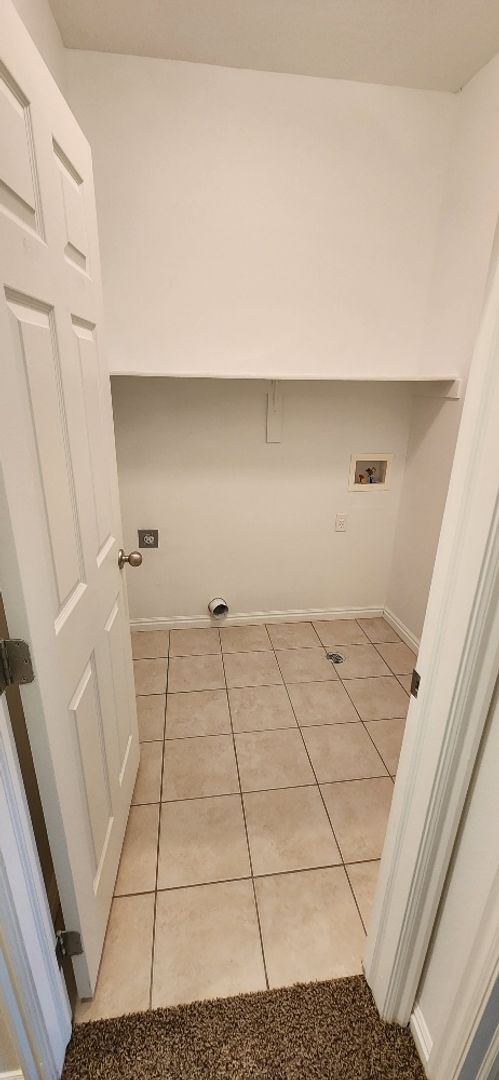 Building Photo - Beautiful 3 Bedroom Townhome in Pleasant G...