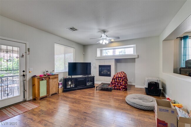 Building Photo - 1048 Painted Daisy Ave