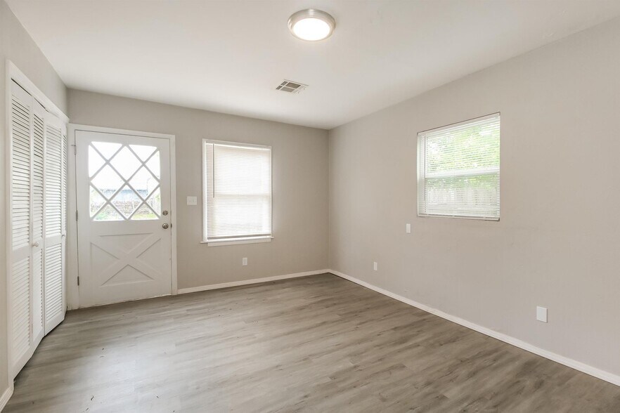 Building Photo - 1420 NW 94th St