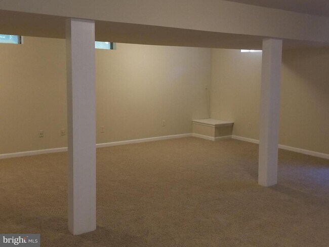 Building Photo - 16 Twin Lake Ct