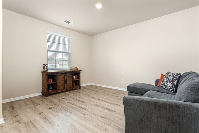 Building Photo - 309 Empress Tree Dr