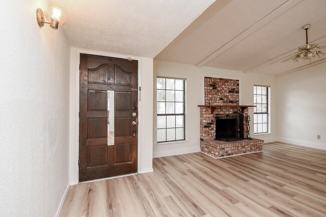 Building Photo - 702 Tara Plantation Dr
