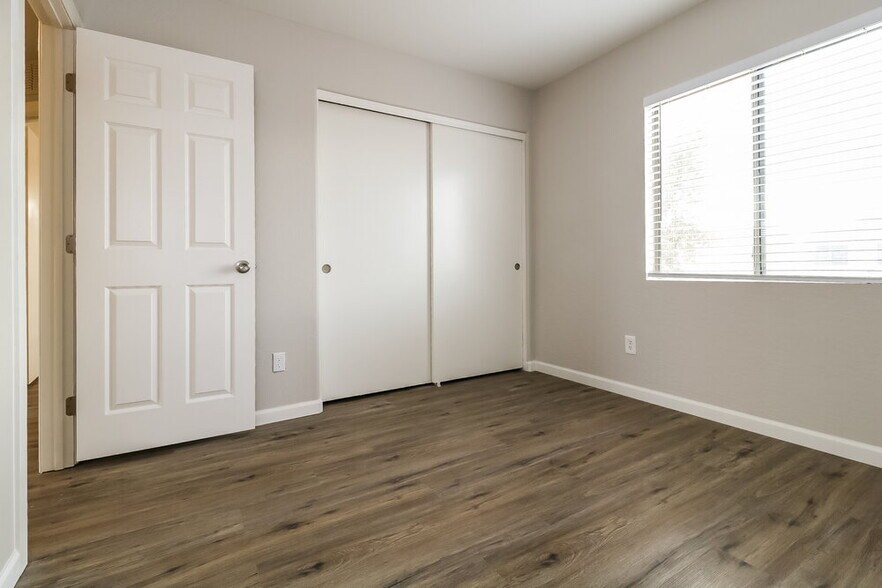 Building Photo - 12329 W Windrose Dr