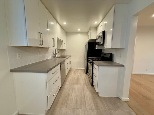 Building Photo - 517 Pier Ave