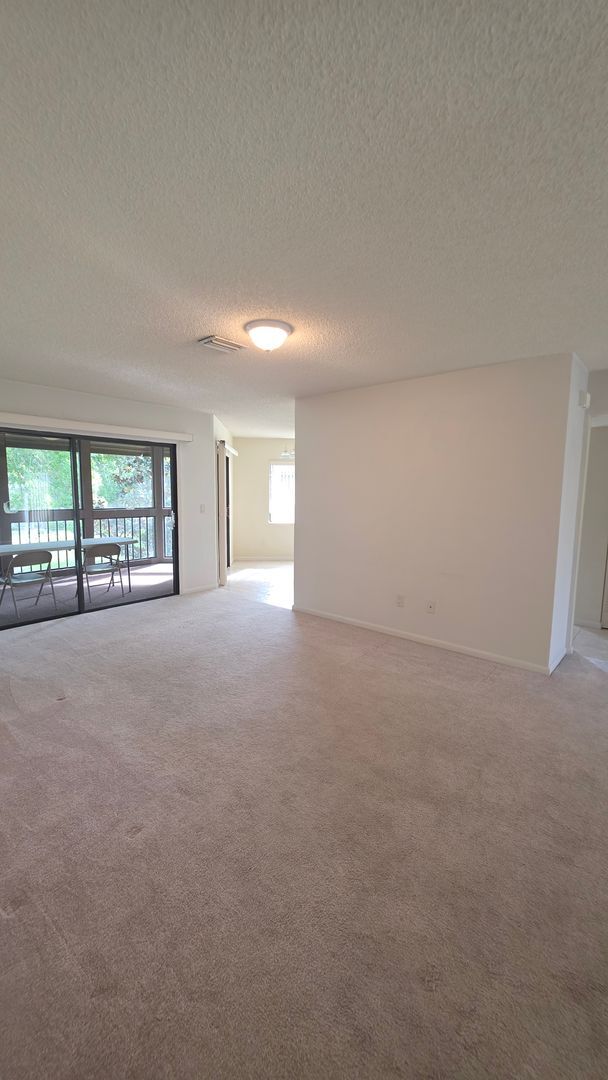 Building Photo - Beautiful Pond Front 2 Bedroom 2 Bath Townhome in the Wood Haven Community