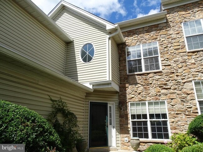 Building Photo - 213 Silverbell Ct