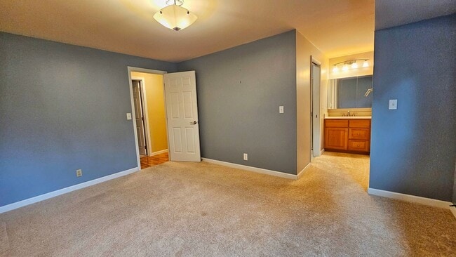 Building Photo - Beautiful 3 Bed 2 Bath Rambler in Beautiful Redmond