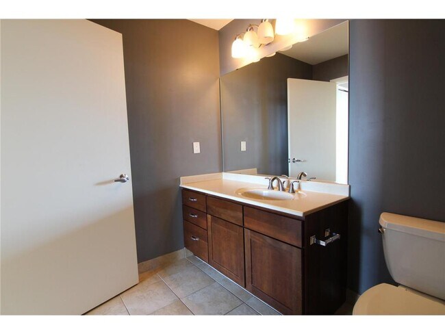 Building Photo - 929 Portland Ave