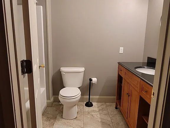 Building Photo - "Spacious 5-Bedroom Retreat with Fireplace Charm on S Broadway!"