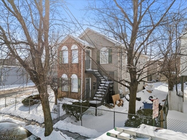 Building Photo - 17 Holsman St