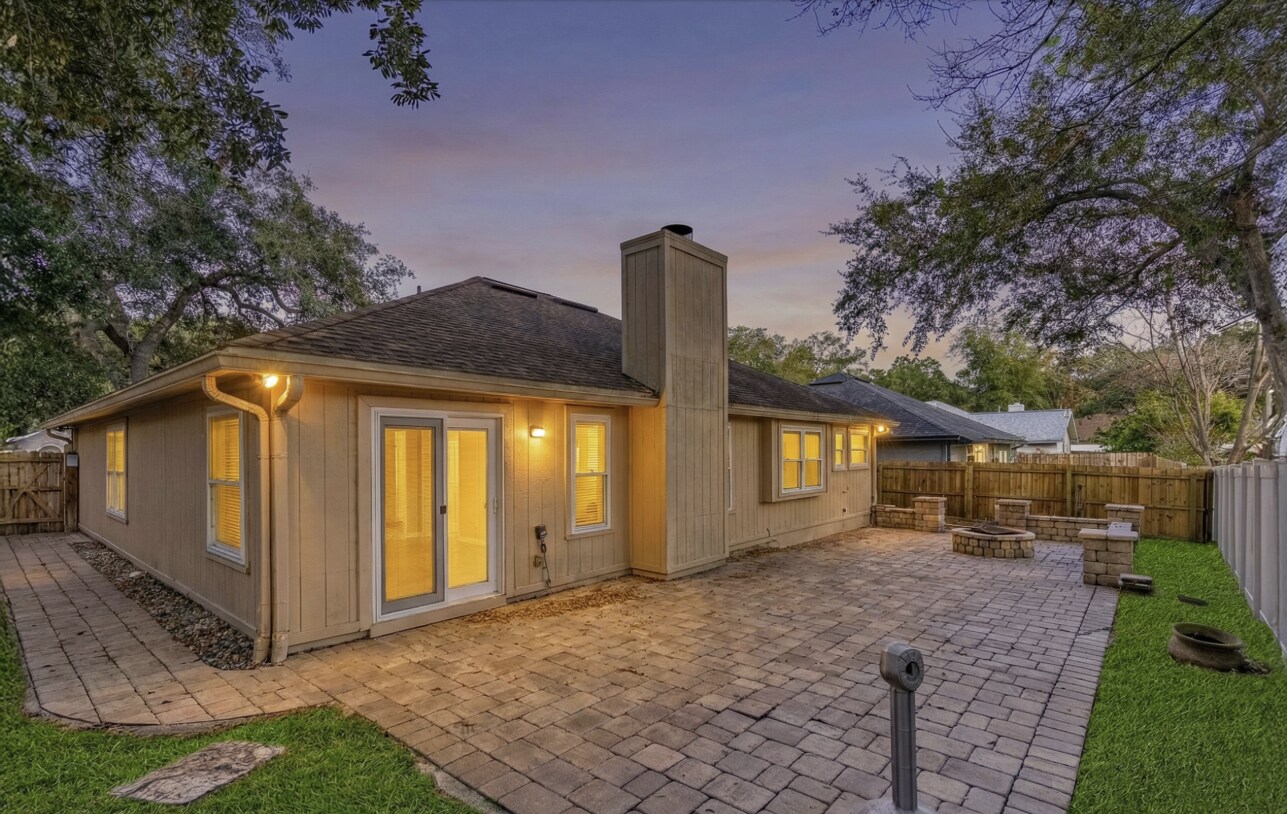 Building Photo - 8510 Majestic Oaks Dr S