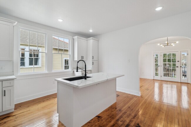 Building Photo - 2700-02 Soniat St