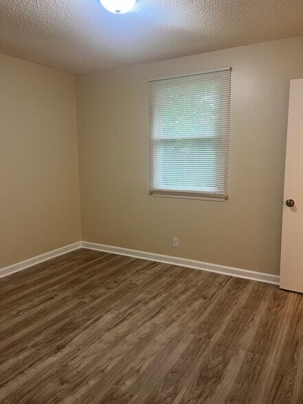 Building Photo - 104 Tuckahoe Square E