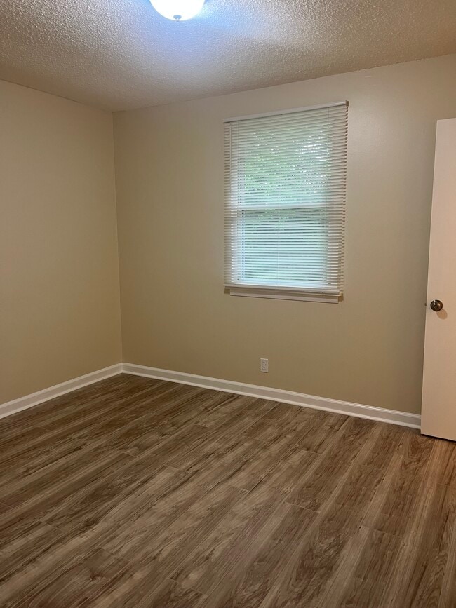 Building Photo - 104 Tuckahoe Square E