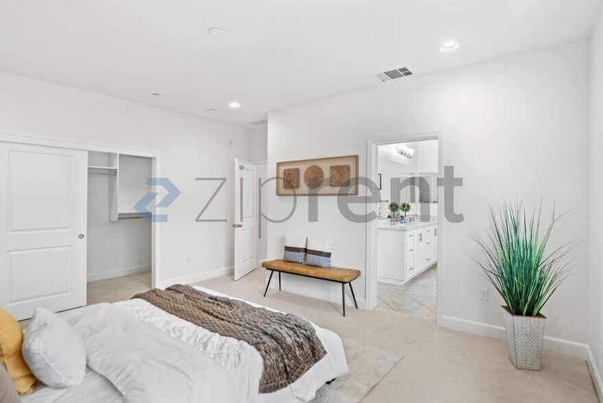 Building Photo - Unit